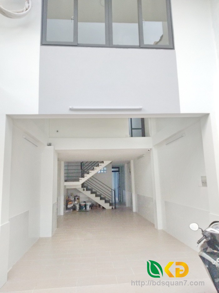 Bán căn hộ dịch vụ 3 lầu sân thượng đường Huỳnh Tấn Phát quận 7